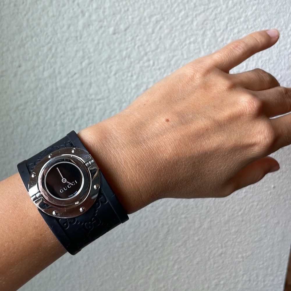 Gucci women’s watch Stainless steel Blue rubber wrist band Swiss made waterproof - Picture 8 of 8
